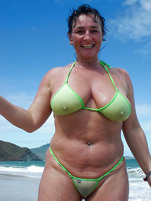 curvy bikini matures xxx