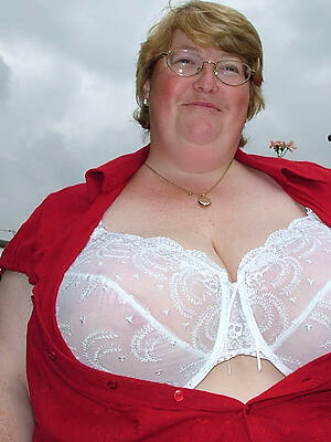 naughty big bra mature hot pics