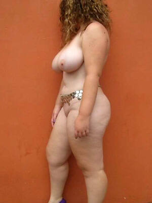 naked pics of curvy matured women