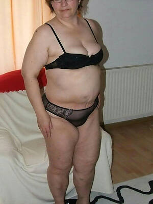 elegant sexy mature lingerie pics