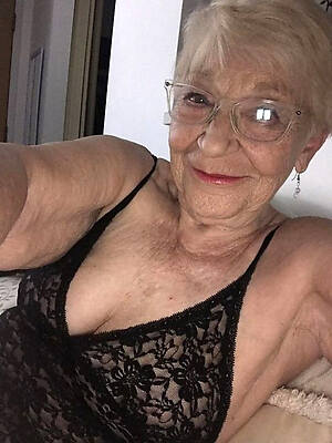 60 added to mature in porn pics