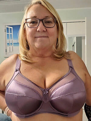 mature ladies in bras porno free
