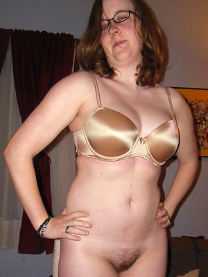 super-sexy mature moms undressed photo